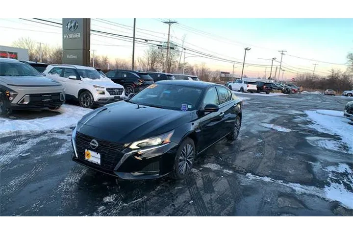 $26990 : Nissan Altima 2023 AWD 2.5 S image 1