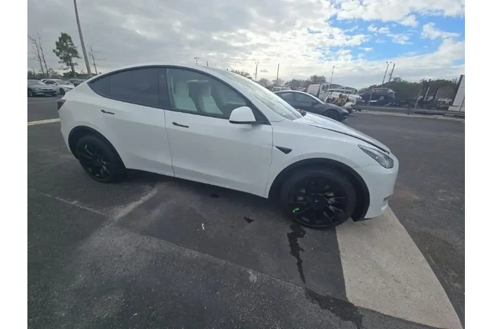 $27490 : Tesla Model Y 2023 AWD 4dr C image 3