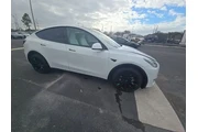 $27490 : Tesla Model Y 2023 AWD 4dr C thumbnail