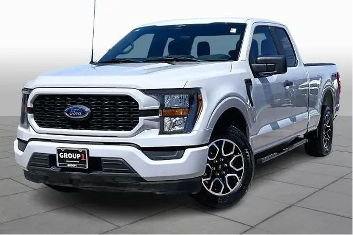 $32358 : Ford F-150 2023 4x2 XL 4dr S image 1