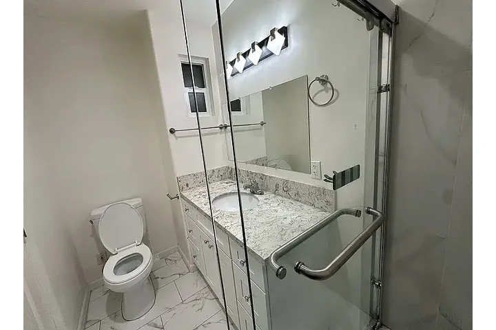 $2700 : 3 bedrooms and 3 bathrooms. ea image 6