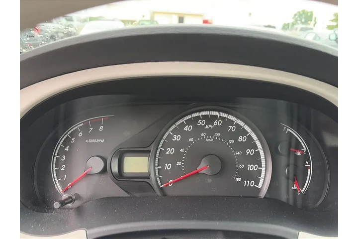 $8561 : Toyota Sienna 2011 LE 8-Pass image 2