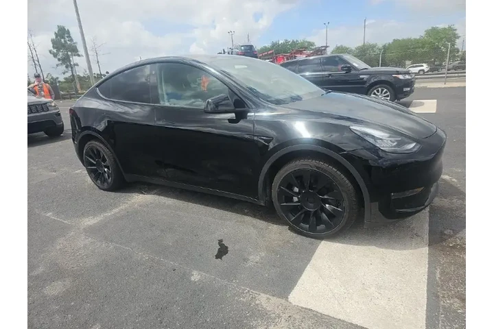 $30490 : Tesla Model Y 2022 AWD Long image 3