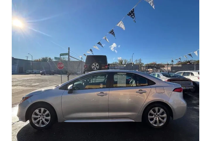 $23995 : 2025 Corolla LE image 6