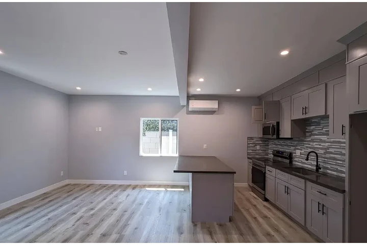 $3700 : Nice 3 bedroom house image 2