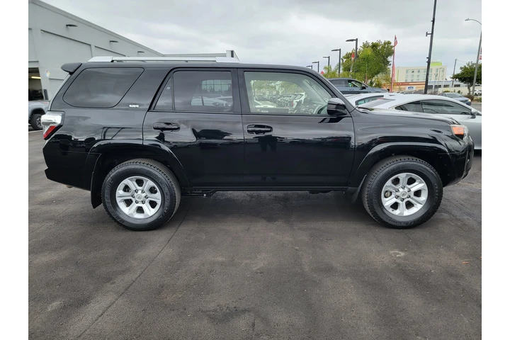 2017 Toyota 4Runner SR5 Sport image 2
