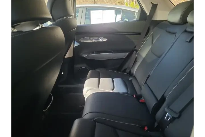 $36991 : Genesis GV70 2023 AWD 2.5T S image 6