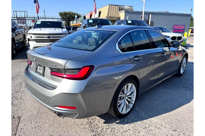 2024 BMW 3 Series 330i Sedan image 6