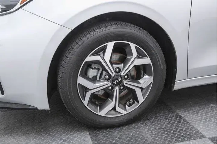 $14556 : Kia Forte 2021 LXS 4dr Sedan image 8