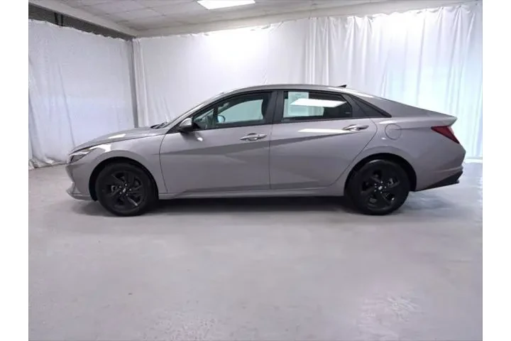 $20095 : Hyundai ELANTRA 2023 SEL 4dr image 10