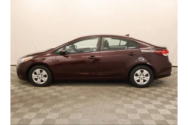 $10495 : Kia Forte 2017 LX 4dr Sedan image 5