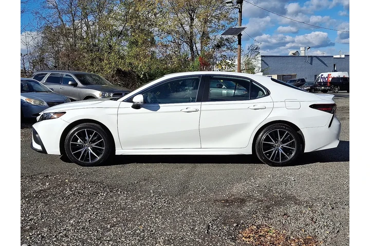 $24994 : Toyota Camry 2023 SE 4dr Sed image 2