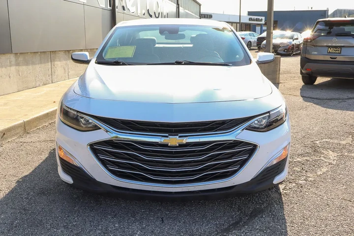 $11949 : 2020 Malibu LS image 2