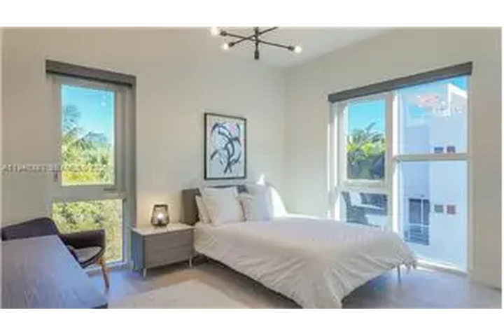 $10500 : Rental property with 3 bedro image 9