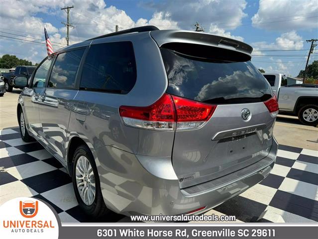 $17500 : 2011 TOYOTA SIENNA image 9