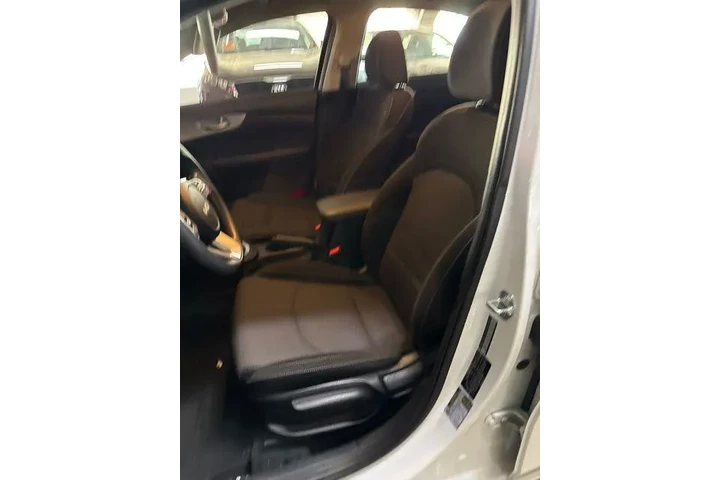 $18998 : Kia Forte 2023 LXS 4dr Sedan image 5