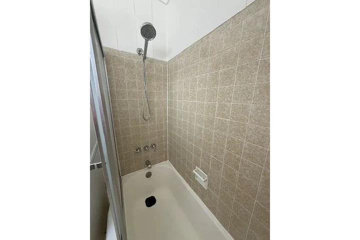 $900 : Beautiful Home...LAKEWOOD,CA image 6