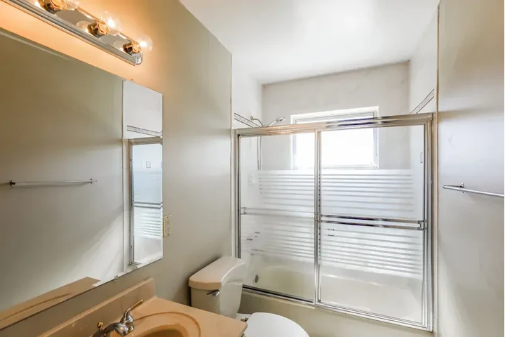 $2500 : 3 beds and 2 bath house image 5