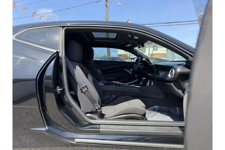 $32298 : Chevrolet Camaro 2018 SS 2dr image 10