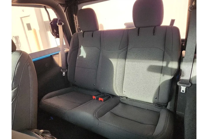 $18995 : Jeep Wrangler 2021 4x4 Willy image 10