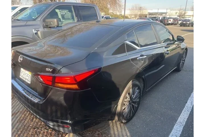 $18988 : Nissan Altima 2023 2.5 SV 4d image 5