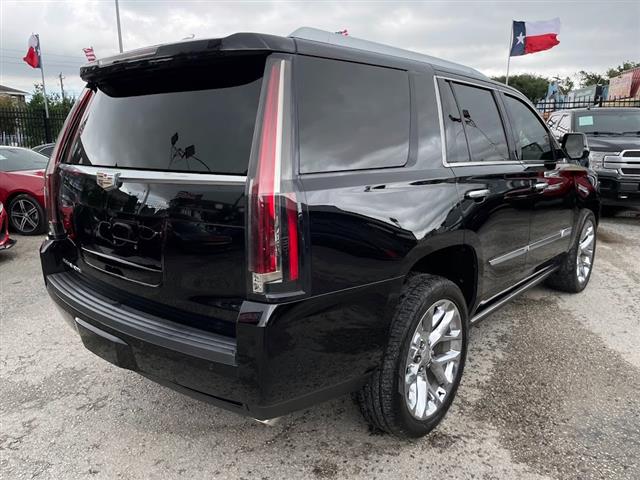 2018 Escalade Platinum image 6