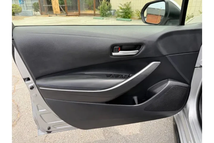 2021 Corolla SE image 9