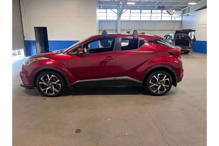 $14939 : Toyota C-HR 2018 XLE 4dr Cro image 6