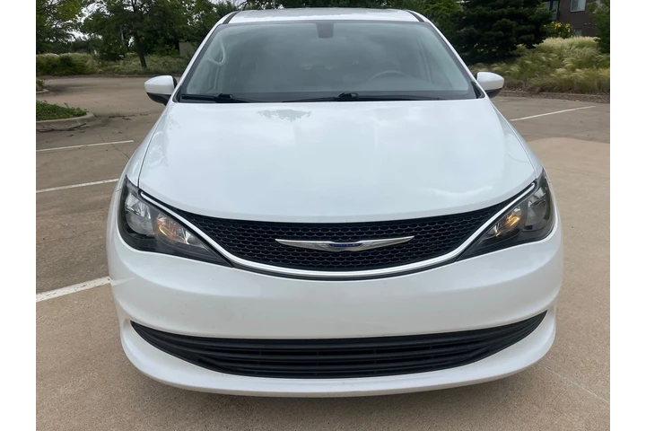 $13990 : 2020 Voyager LX image 3