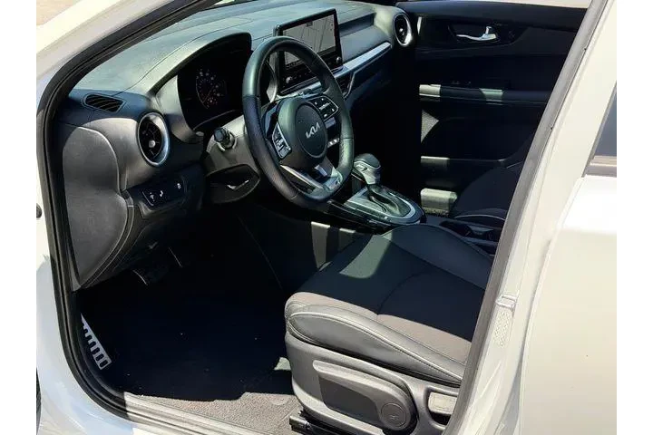 $20988 : Kia Forte 2023 GT-Line 4dr S image 10