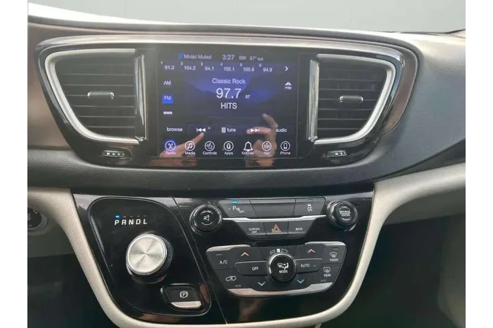$9700 : 2017 Pacifica Touring Plus image 10