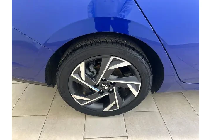 $20179 : Hyundai ELANTRA 2024 SEL 4dr image 8