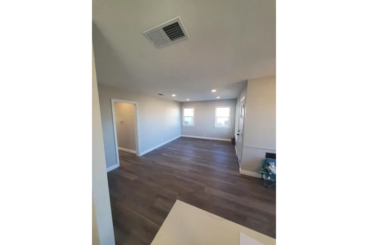 $1400 : Rialto- Move In Ready image 4