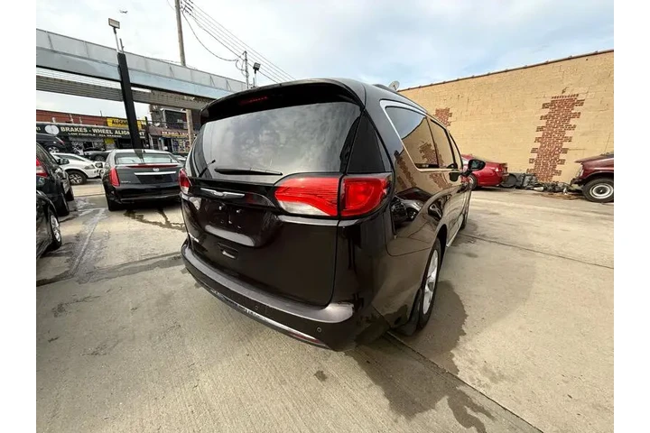 $9995 : 2017 Pacifica Touring-L image 6