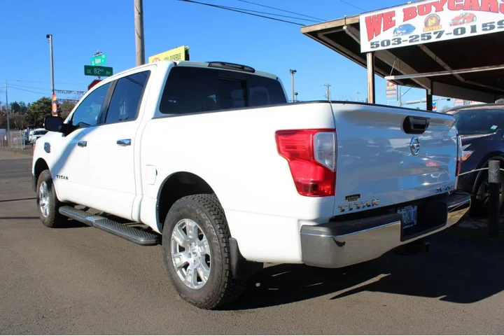$20495 : 2017 Titan 4x4 Crew Cab SV image 4