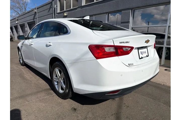 $16995 : 2023 Malibu FWD 1LT image 5
