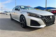 $26995 : Pre-Owned 2023 Altima 2.5 SR thumbnail