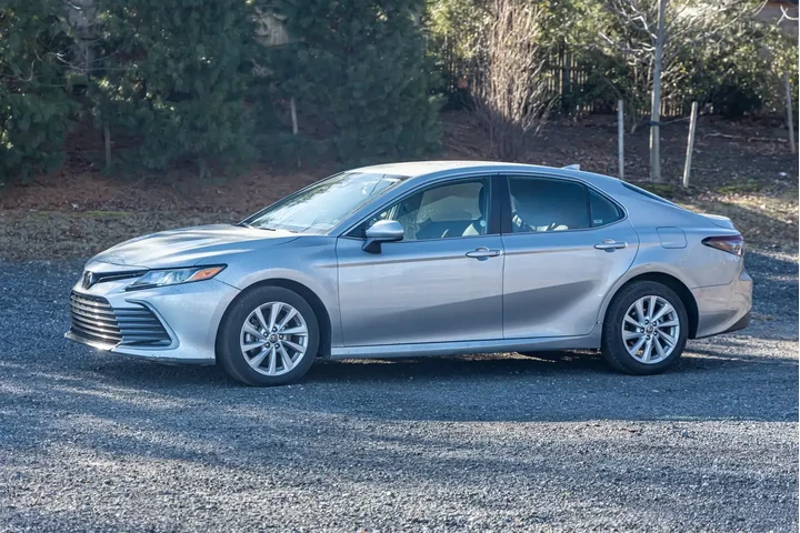 $19995 : Toyota Camry 2024 LE 4dr Sed image 3