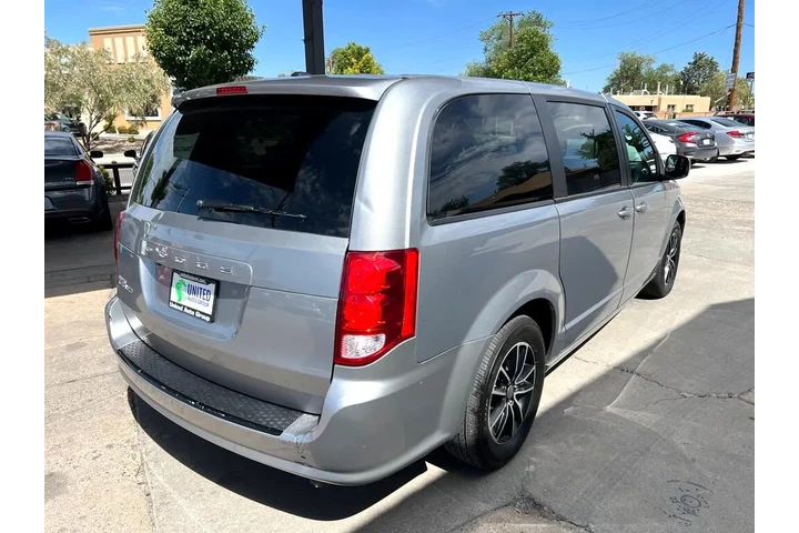 2018 Grand Caravan SE image 5