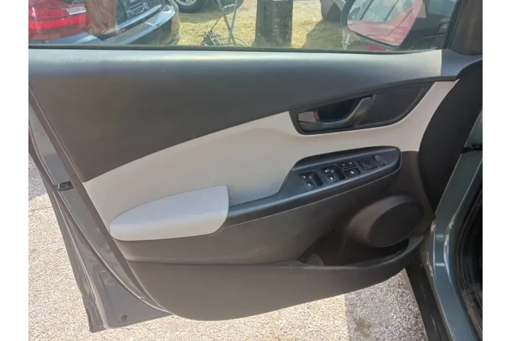 $17500 : 2022 Kona SEL image 6