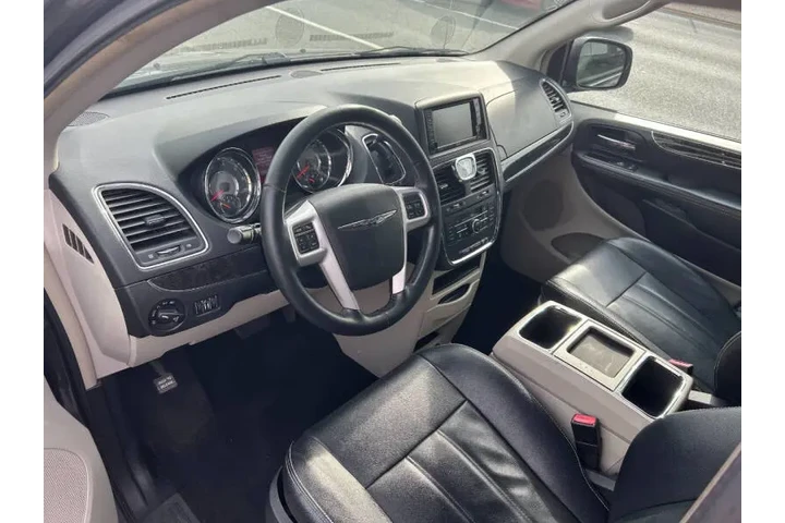 $8995 : 2015 Town and Country Touring image 10