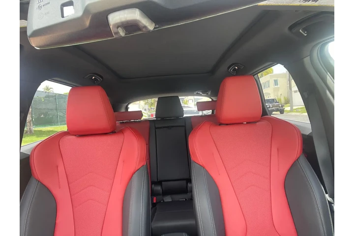 $54000 : 2025 BMW con Premium Package! image 6