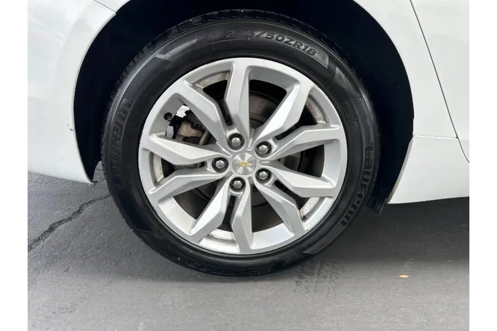 2018 Impala LT image 6