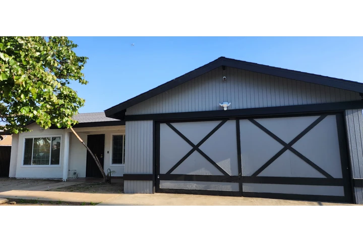 $1300 : Recamara en Bell Gardens image 6