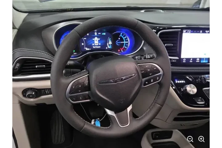 $32750 : 2024 Pacifica Plug-In Hybrid image 8