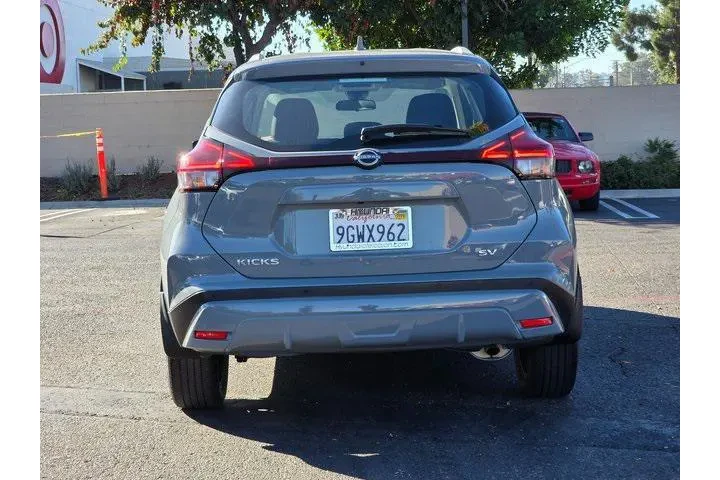 $17700 : Nissan Kicks 2023 SV 4dr Cro image 6