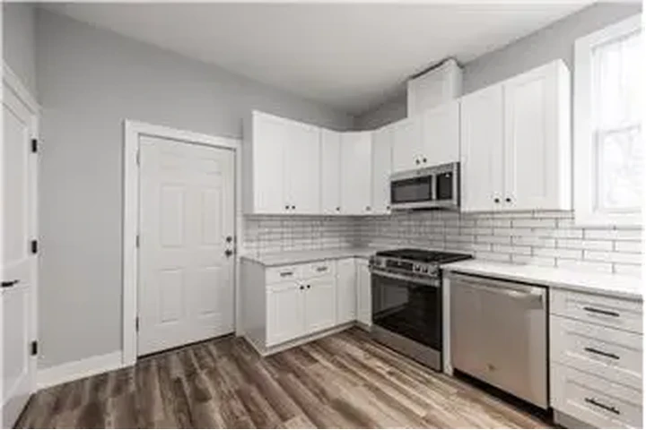 $4490 : Rental property with 4 bedro image 3