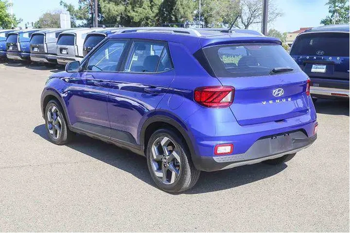 $19891 : Hyundai VENUE 2024 Limited 4 image 2
