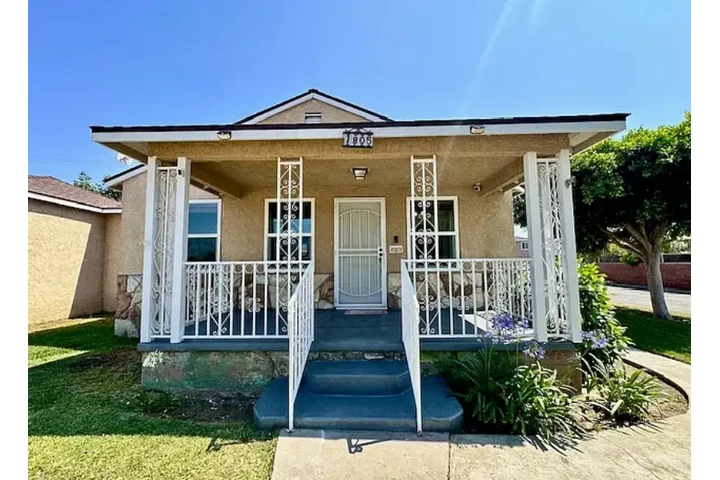 $2190 : BEAUTIFUL BACK HOUSE FOR LEASE image 1