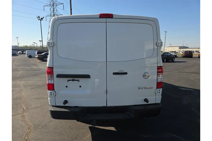$14995 : 2017 NV Cargo 1500 SV image 4